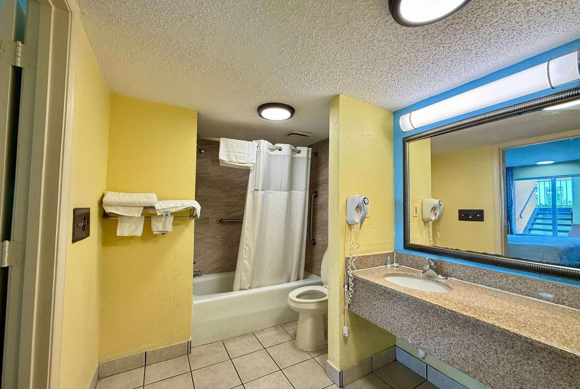 Days Inn By Wyndham Ruther Glen Kings Dominion Area Exterior photo